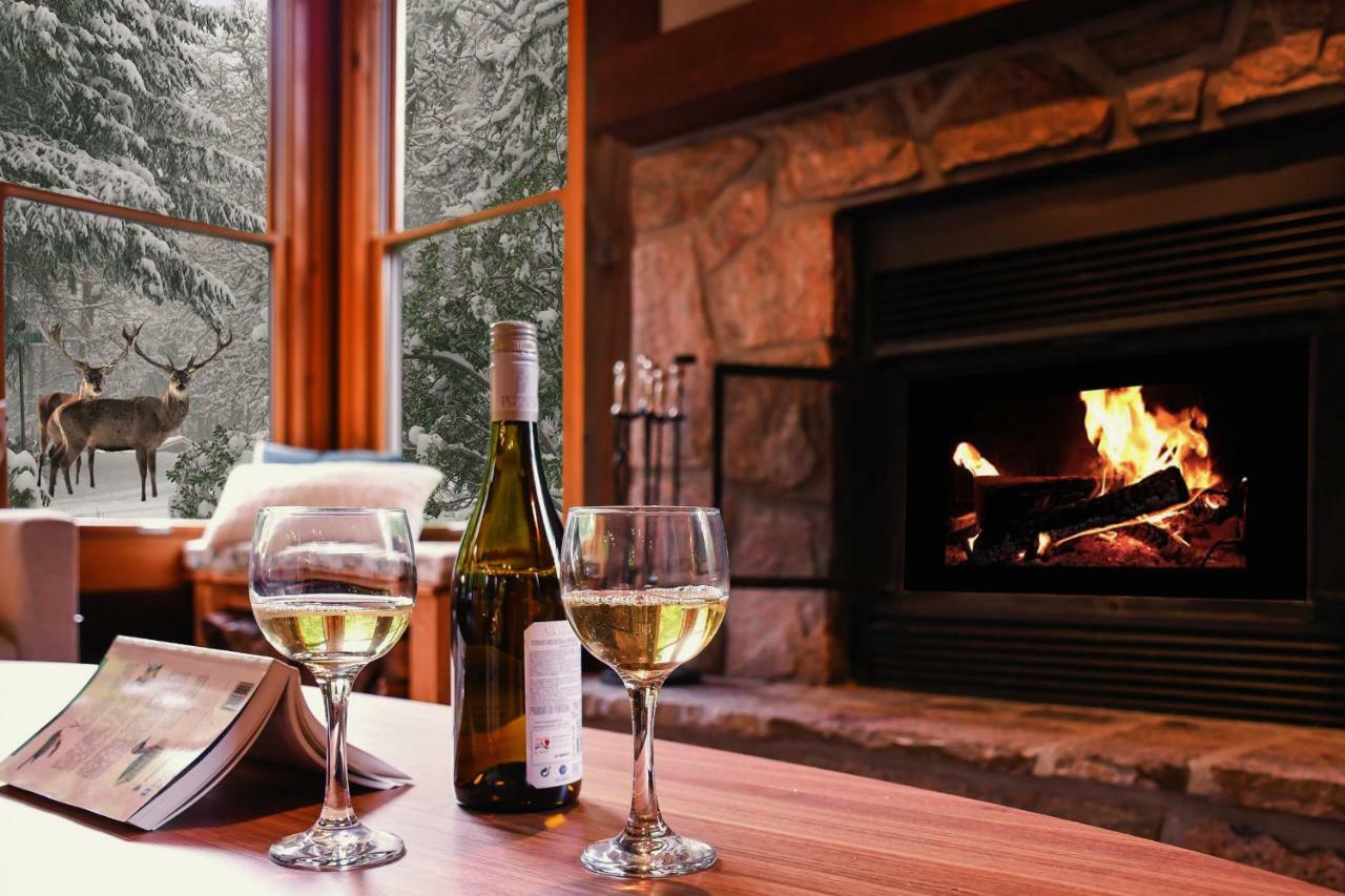 Chic Log Chalet With Hot Tub - Mont-Tremblant North Side By Reserver.Ca Lac-Superieur 外观 照片