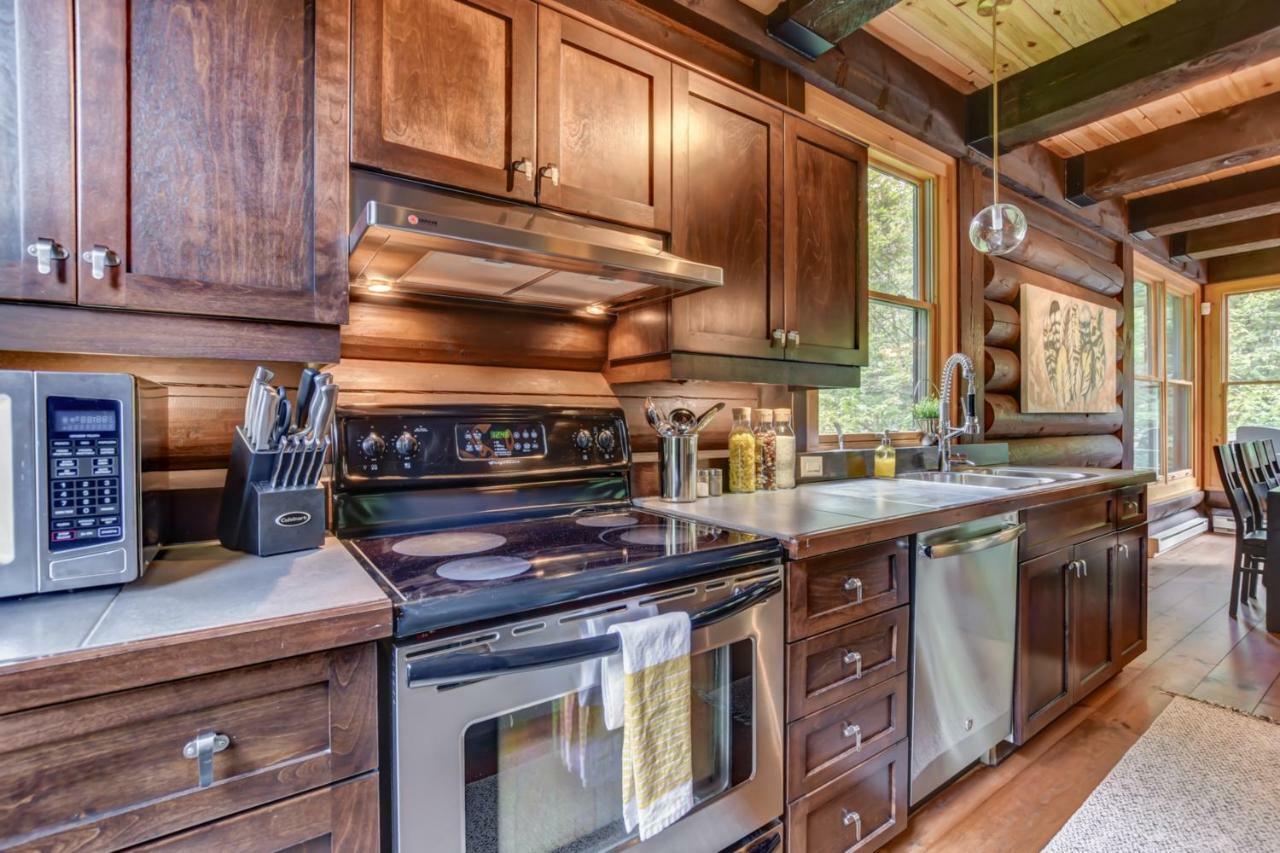 Chic Log Chalet With Hot Tub - Mont-Tremblant North Side By Reserver.Ca Lac-Superieur 外观 照片