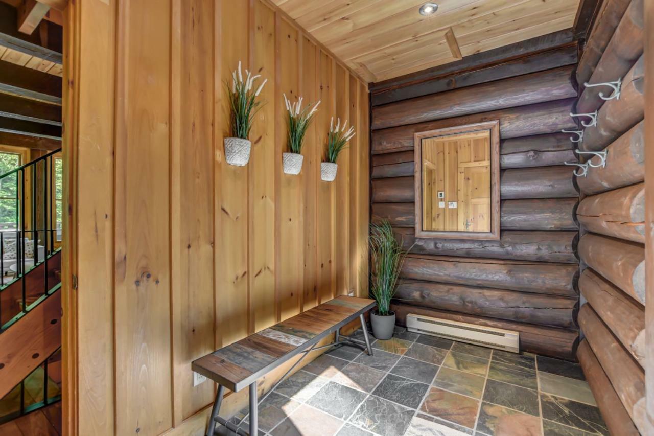 Chic Log Chalet With Hot Tub - Mont-Tremblant North Side By Reserver.Ca Lac-Superieur 外观 照片